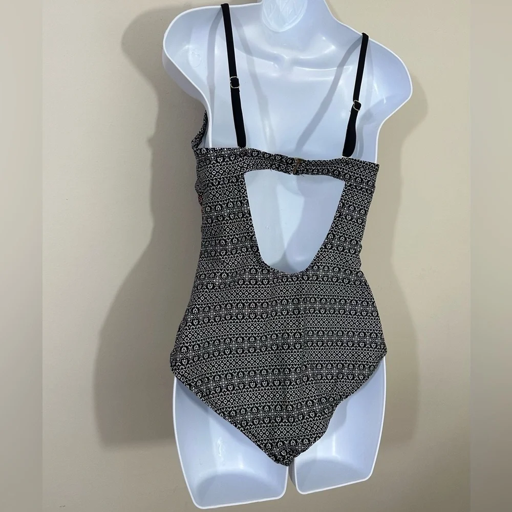 Kona Sol sz med swimsuit in a mini black/white print red print accent on front